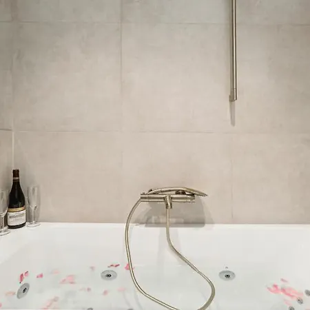 Apartment Lavie Maison Hot Tub And Ac Near Arc De Triomphe Paris